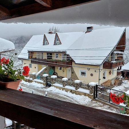 Holiday House Valiug Bagian luar foto