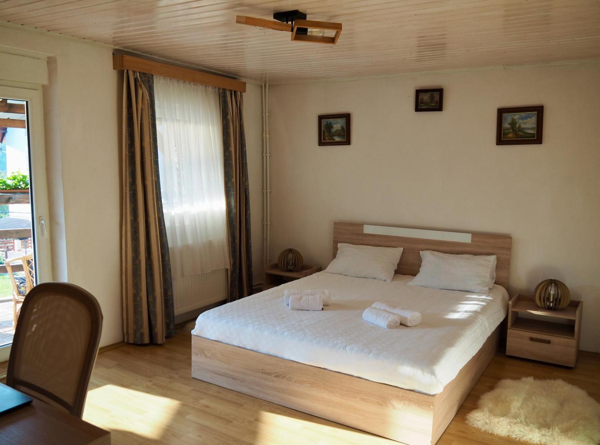 Holiday House Valiug Bagian luar foto